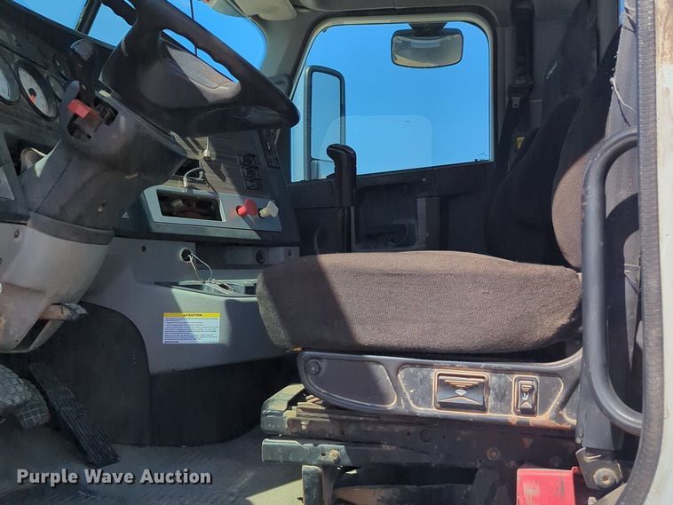 image for item NZ9430 2013 Freightliner Coronado semi truck