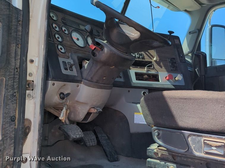 image for item NZ9430 2013 Freightliner Coronado semi truck