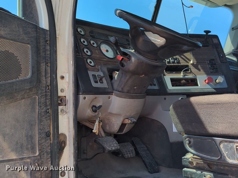 image for item NZ9430 2013 Freightliner Coronado semi truck