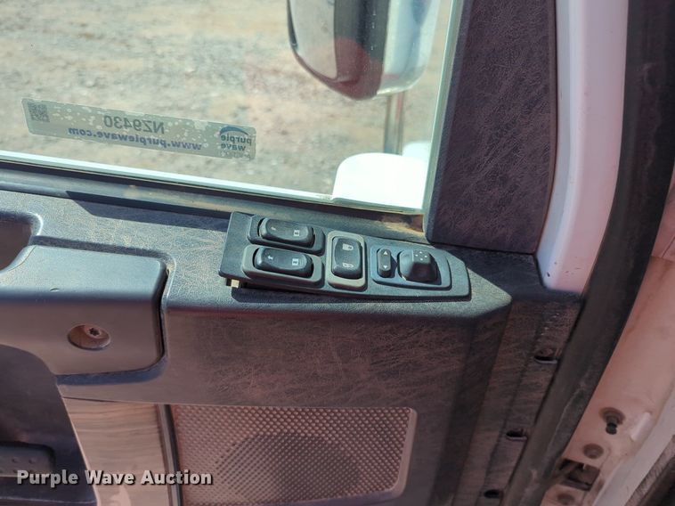 image for item NZ9430 2013 Freightliner Coronado semi truck