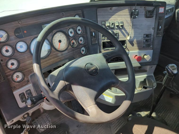 image for item NZ9430 2013 Freightliner Coronado semi truck