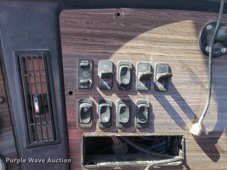 image for item NZ9430 2013 Freightliner Coronado semi truck