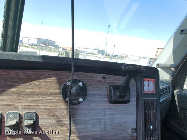 image for item NZ9430 2013 Freightliner Coronado semi truck