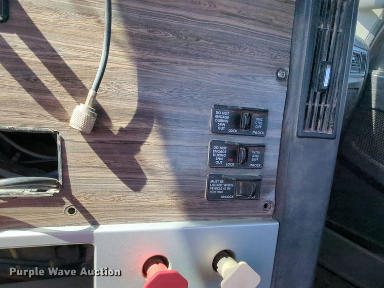 image for item NZ9430 2013 Freightliner Coronado semi truck