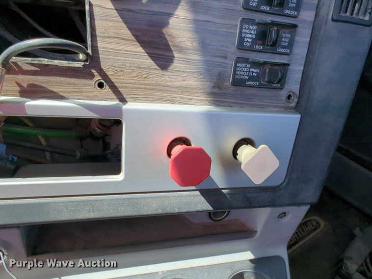 image for item NZ9430 2013 Freightliner Coronado semi truck