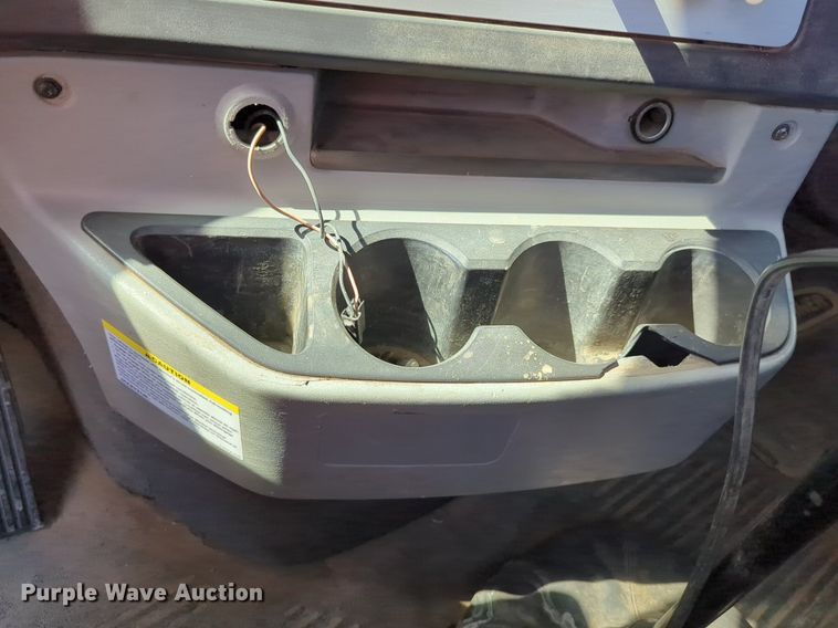 image for item NZ9430 2013 Freightliner Coronado semi truck