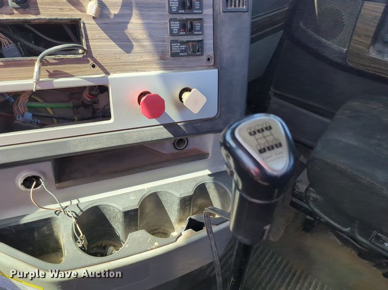 image for item NZ9430 2013 Freightliner Coronado semi truck