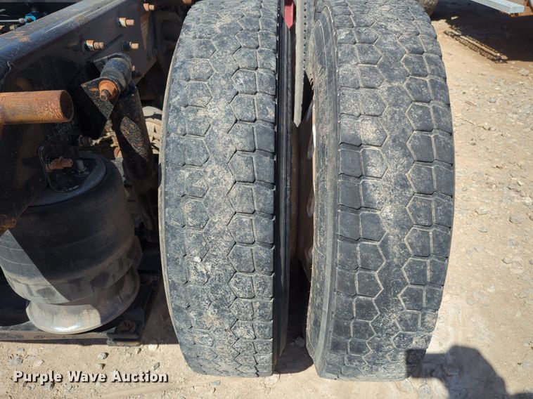 image for item NZ9430 2013 Freightliner Coronado semi truck