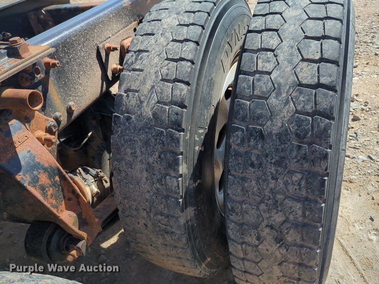 image for item NZ9430 2013 Freightliner Coronado semi truck