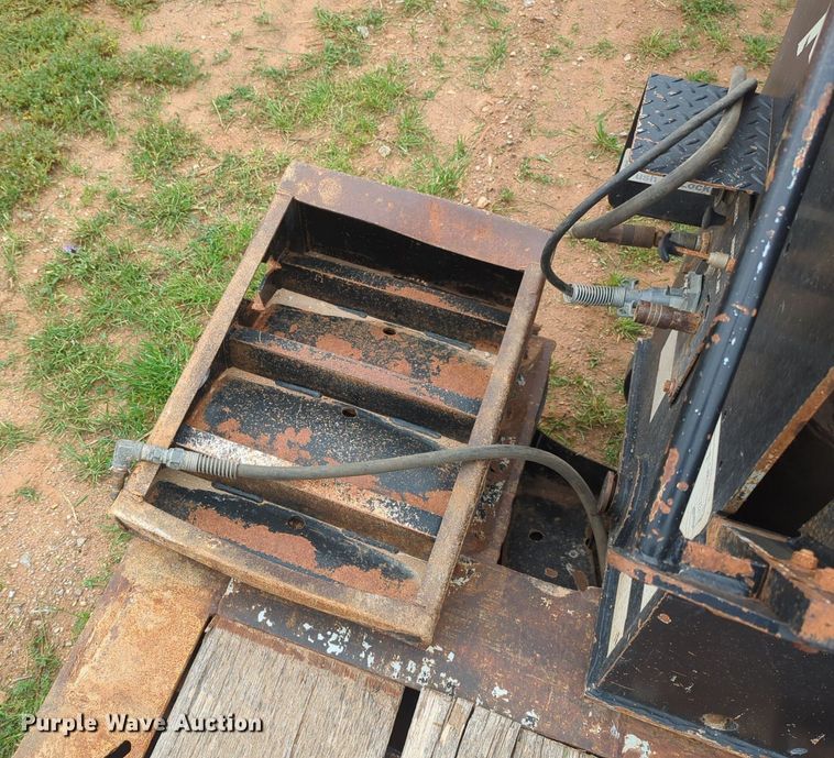 image for item NZ9568 2015 XL Specialized Trailers XL 110 HDG lowboy equipment trailer