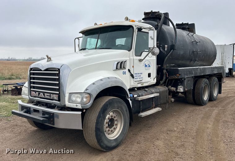image for item OE9078 2012 Mack GU713 Granite vacuum truck