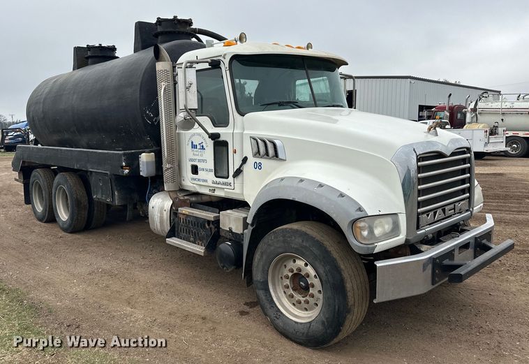 image for item OE9078 2012 Mack GU713 Granite vacuum truck