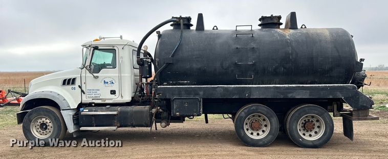 image for item OE9078 2012 Mack GU713 Granite vacuum truck