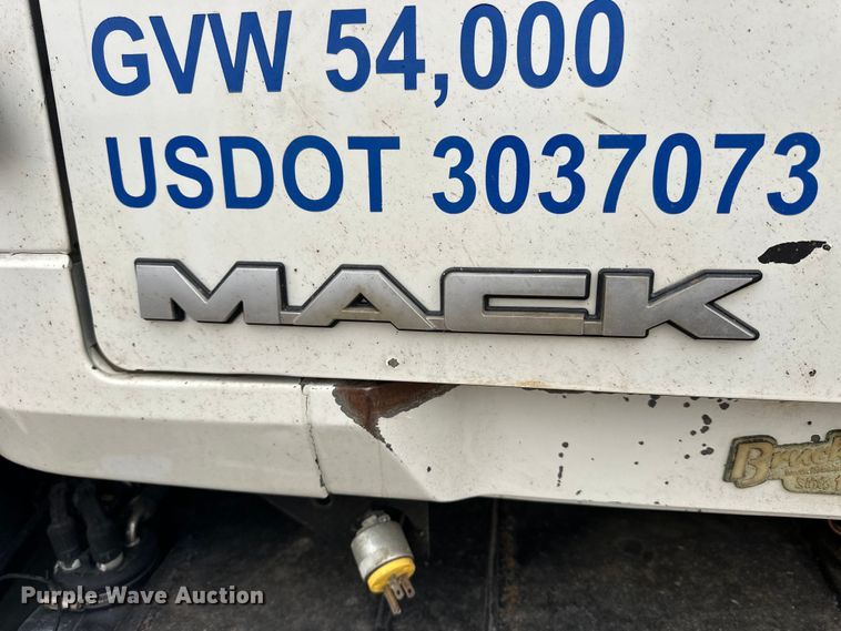 image for item OE9078 2012 Mack GU713 Granite vacuum truck