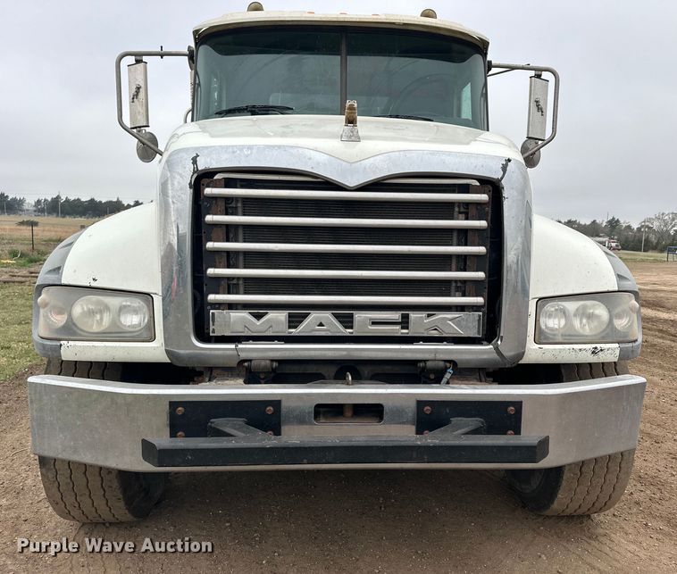 image for item OE9078 2012 Mack GU713 Granite vacuum truck