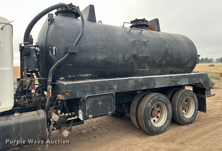 image for item OE9078 2012 Mack GU713 Granite vacuum truck