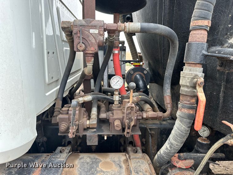 image for item OE9078 2012 Mack GU713 Granite vacuum truck