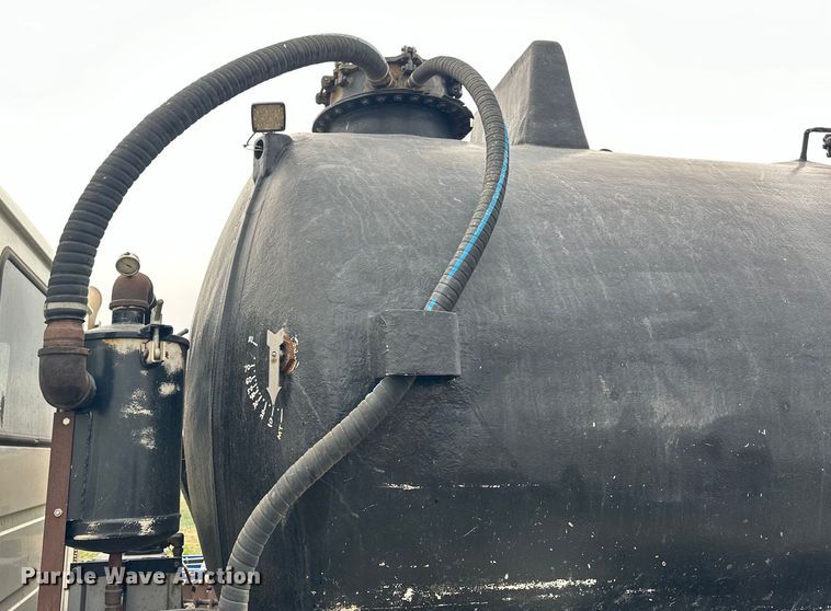 image for item OE9078 2012 Mack GU713 Granite vacuum truck