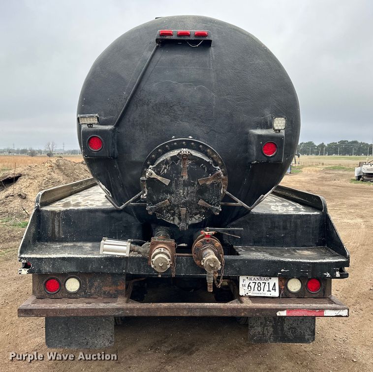 image for item OE9078 2012 Mack GU713 Granite vacuum truck