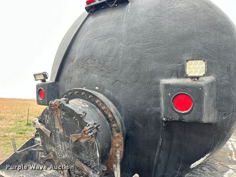 image for item OE9078 2012 Mack GU713 Granite vacuum truck