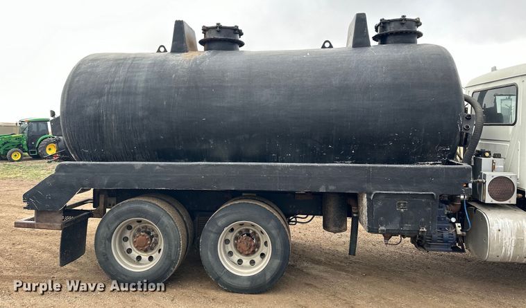 image for item OE9078 2012 Mack GU713 Granite vacuum truck