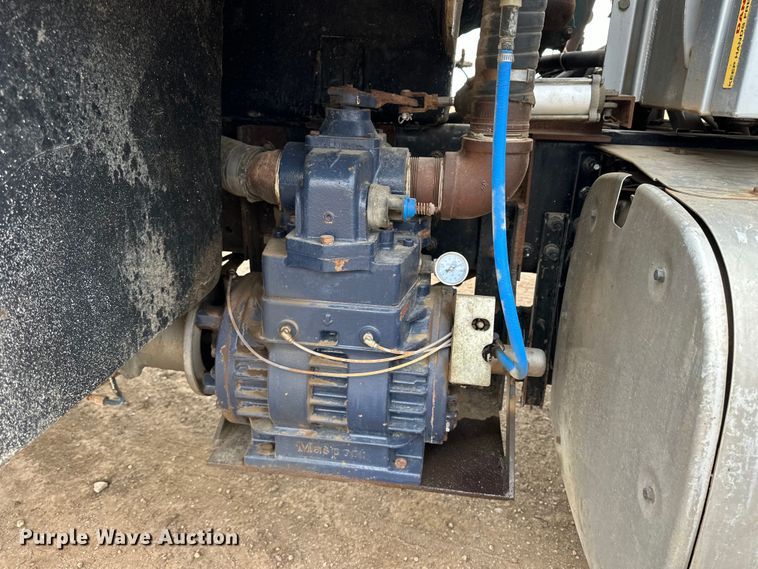 image for item OE9078 2012 Mack GU713 Granite vacuum truck