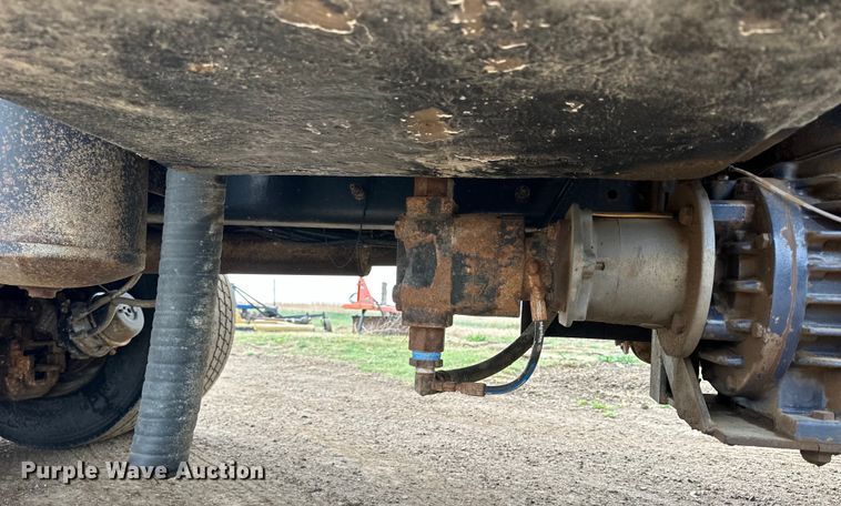 image for item OE9078 2012 Mack GU713 Granite vacuum truck