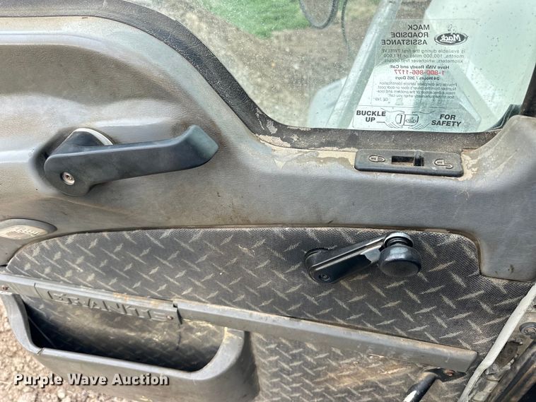 image for item OE9078 2012 Mack GU713 Granite vacuum truck