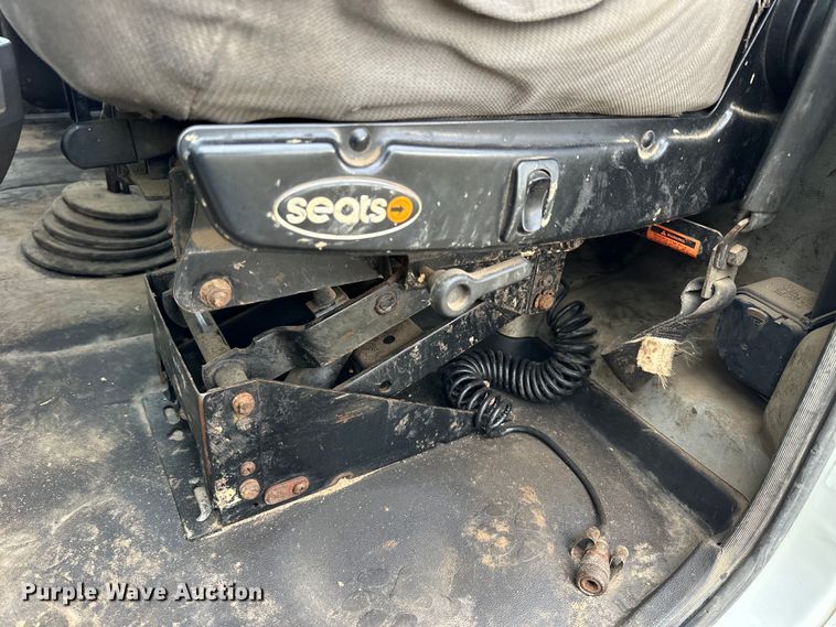 image for item OE9078 2012 Mack GU713 Granite vacuum truck