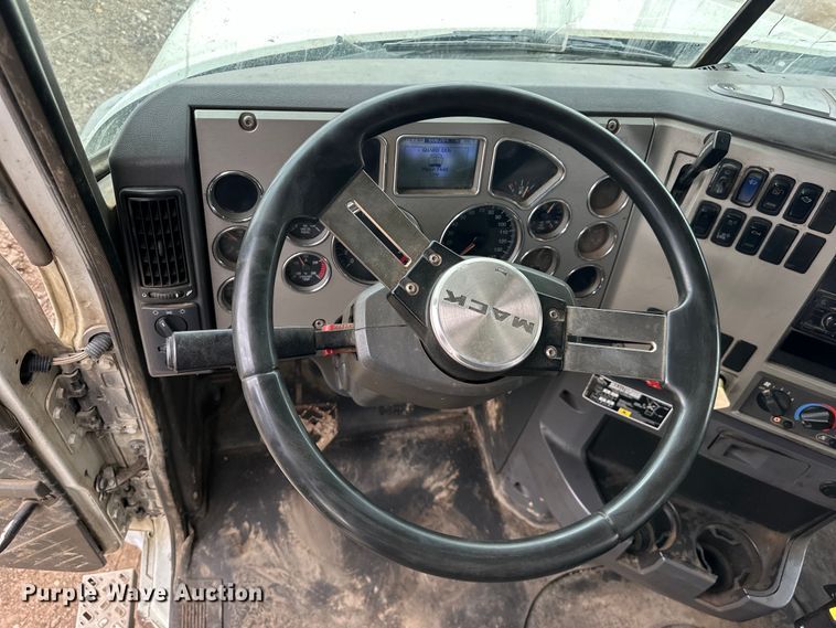 image for item OE9078 2012 Mack GU713 Granite vacuum truck