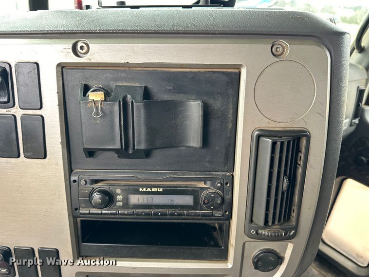 image for item OE9078 2012 Mack GU713 Granite vacuum truck