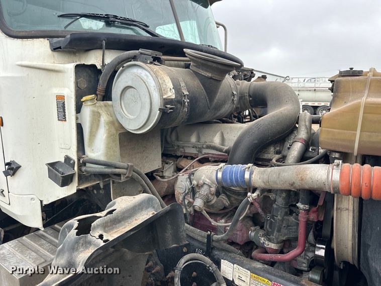 image for item OE9078 2012 Mack GU713 Granite vacuum truck