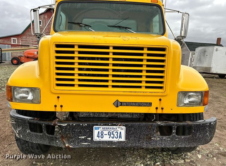 image for item OE9101 1998 International  4900 box truck