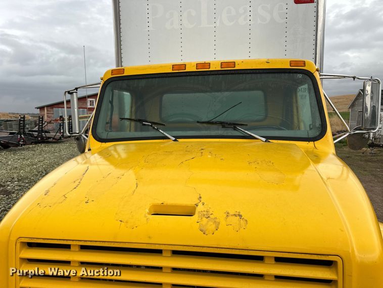 image for item OE9101 1998 International  4900 box truck