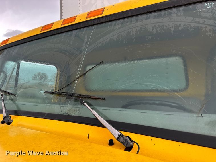 image for item OE9101 1998 International  4900 box truck