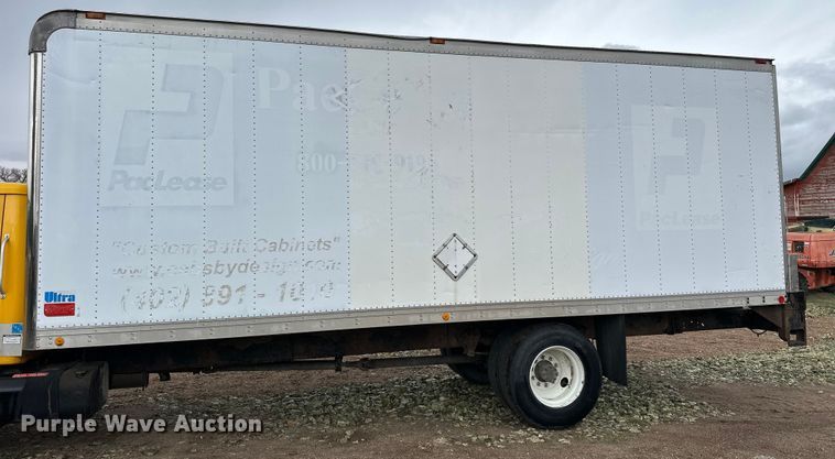 image for item OE9101 1998 International  4900 box truck