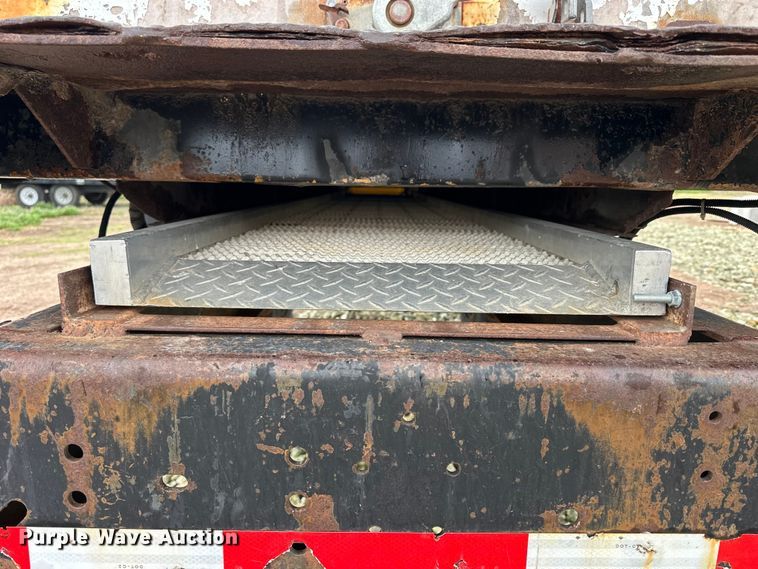 image for item OE9101 1998 International  4900 box truck