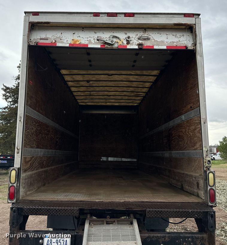 image for item OE9101 1998 International  4900 box truck