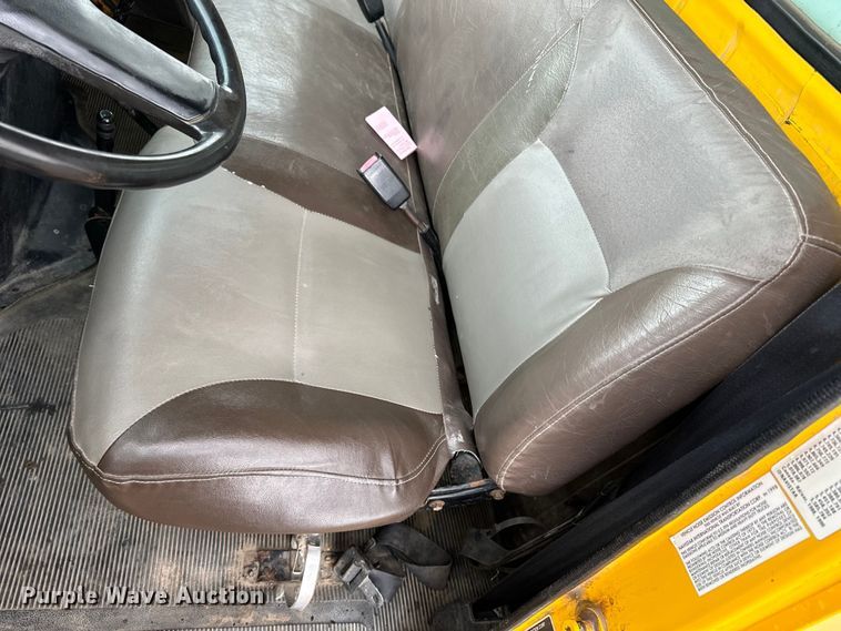 image for item OE9101 1998 International  4900 box truck