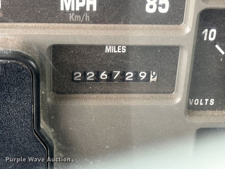 image for item OE9101 1998 International  4900 box truck