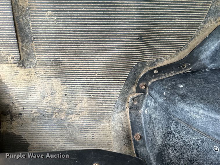 image for item OE9101 1998 International  4900 box truck