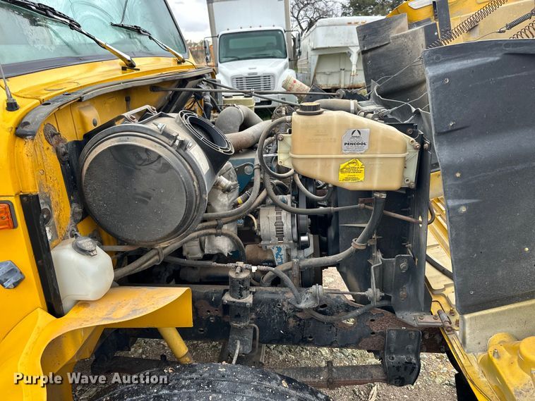 image for item OE9101 1998 International  4900 box truck