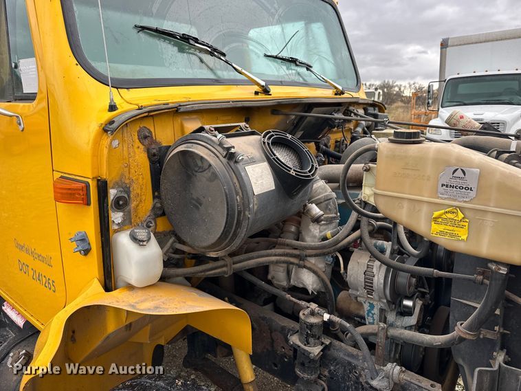 image for item OE9101 1998 International  4900 box truck