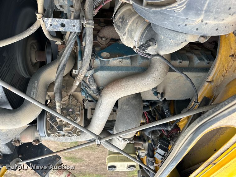 image for item OE9101 1998 International  4900 box truck