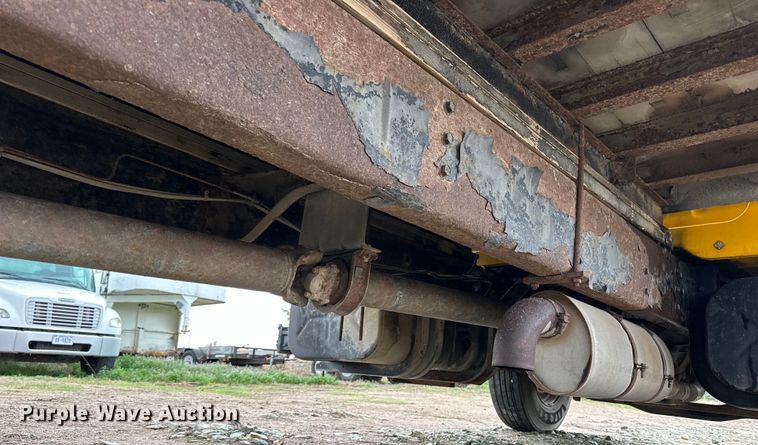 image for item OE9101 1998 International  4900 box truck