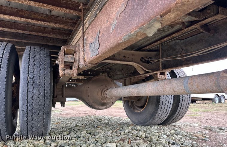 image for item OE9101 1998 International  4900 box truck