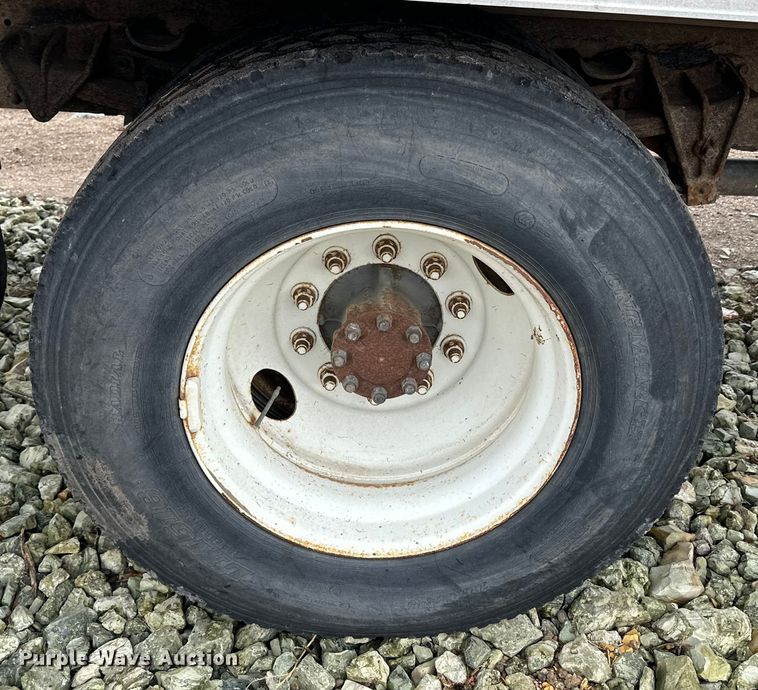 image for item OE9101 1998 International  4900 box truck