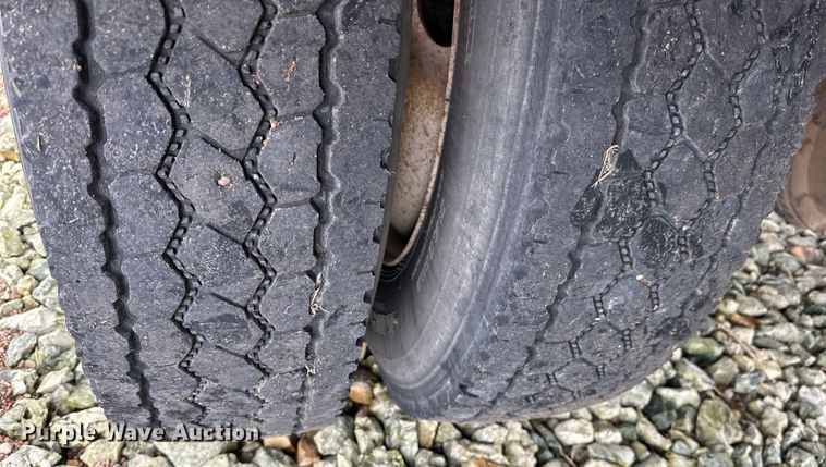 image for item OE9101 1998 International  4900 box truck