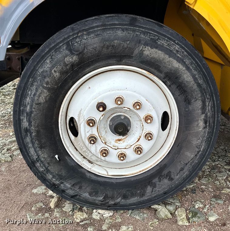 image for item OE9101 1998 International  4900 box truck