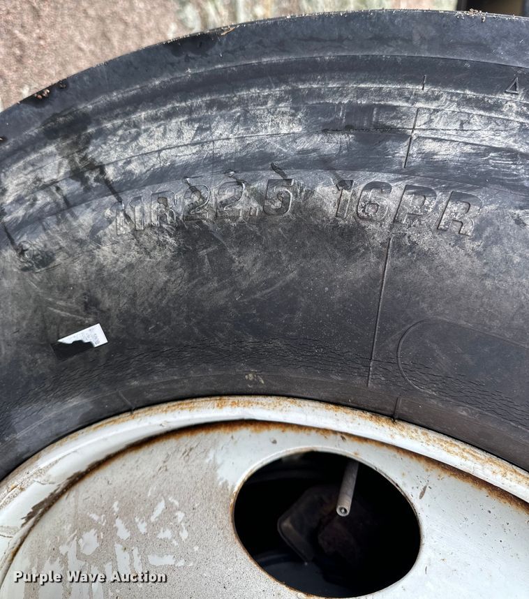 image for item OE9101 1998 International  4900 box truck